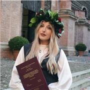 Offro aiuto compiti, ripetizioni di italiano, inglese e latino (superiori), e di semiotica e comunicazione (università)!